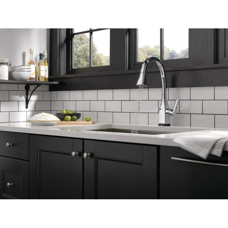 Mateo Pull Down Touch Single Handle Kitchen Faucet with MagnaTite® Docking and Touch2O® Technology
