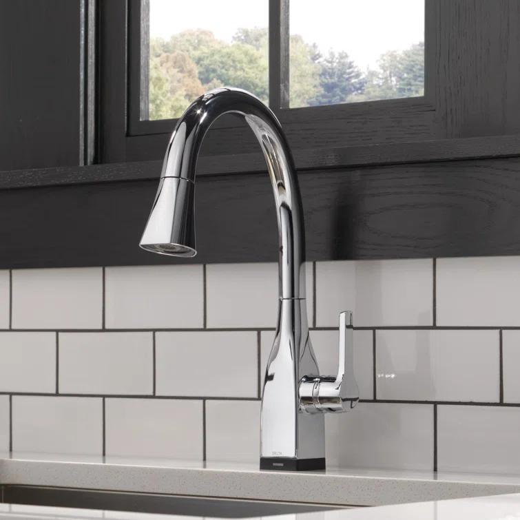 Mateo Pull Down Touch Single Handle Kitchen Faucet with MagnaTite® Docking and Touch2O® Technology