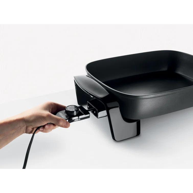 De'Longhi Electric Skillet with Tempered Glass Lid - Large Cooking Surface