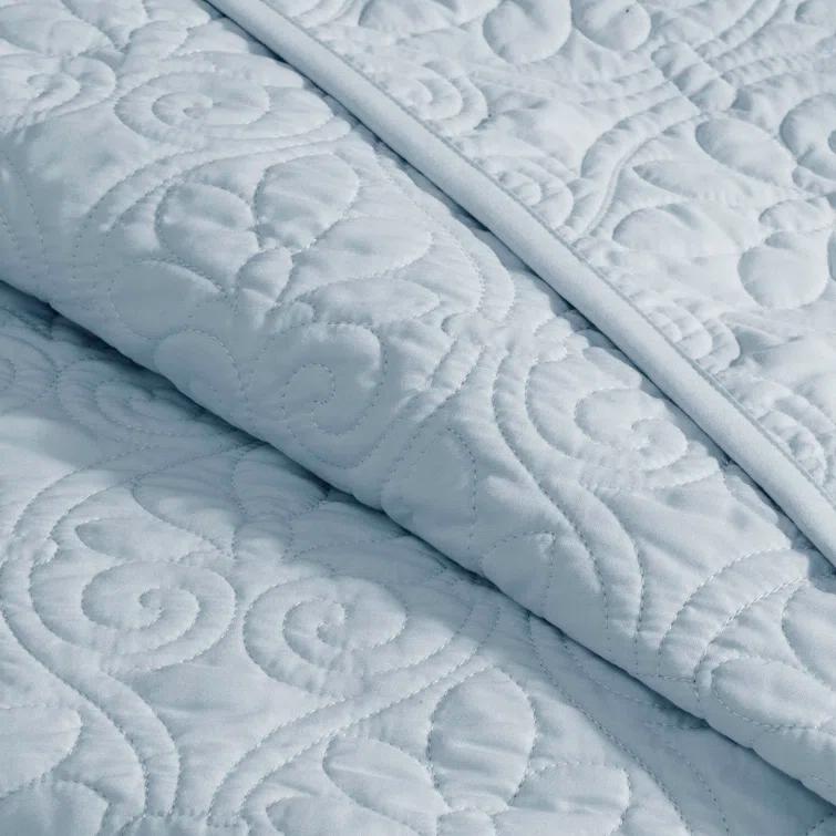 Quebec Reversible Bedspread Set