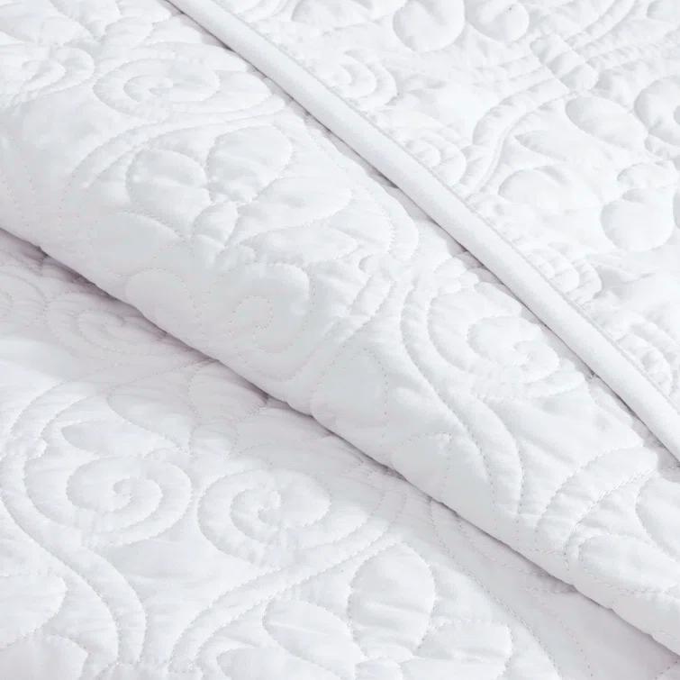 Quebec Reversible Bedspread Set