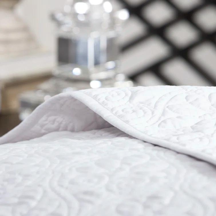 Quebec Reversible Bedspread Set