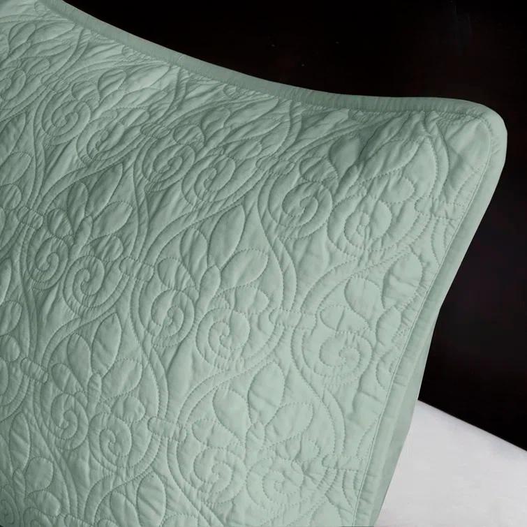 Quebec Reversible Bedspread Set