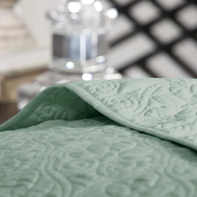 Quebec Reversible Bedspread Set