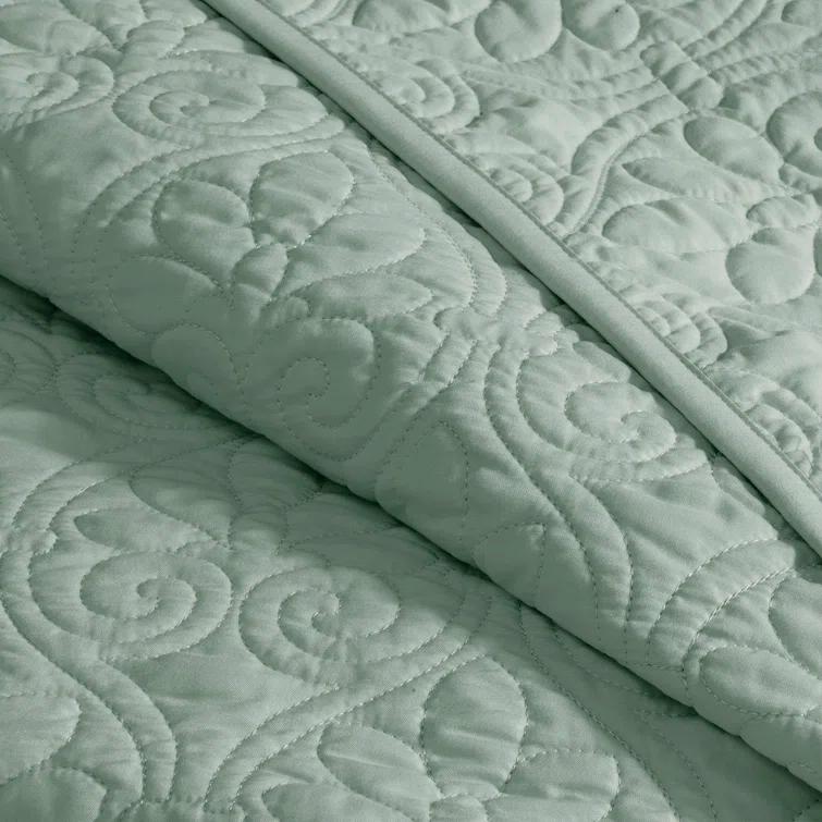 Quebec Reversible Bedspread Set