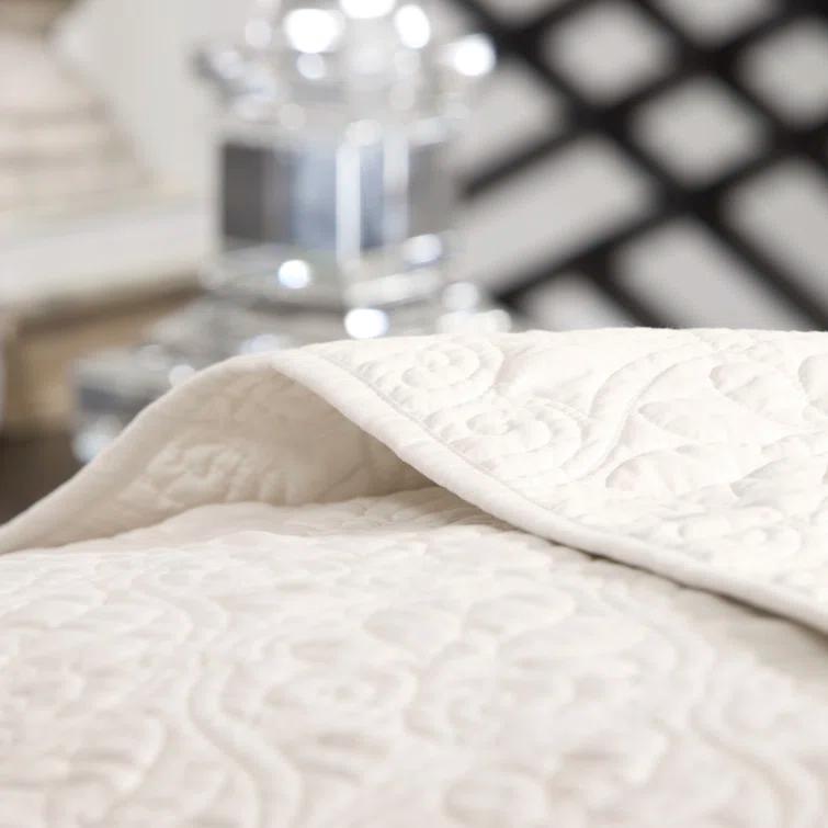 Quebec Reversible Bedspread Set