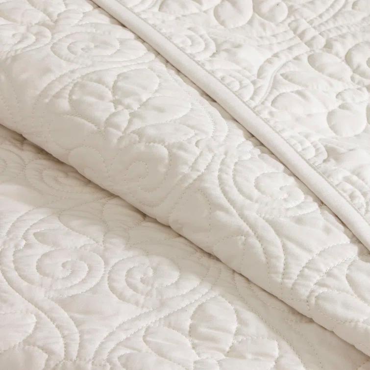Quebec Reversible Bedspread Set
