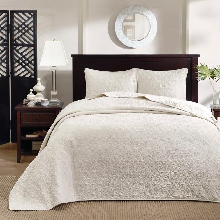 Quebec Reversible Bedspread Set