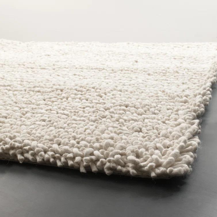 Ivory Elegance 5' x 7' Hand-Woven Wool & Viscose Shag Rug