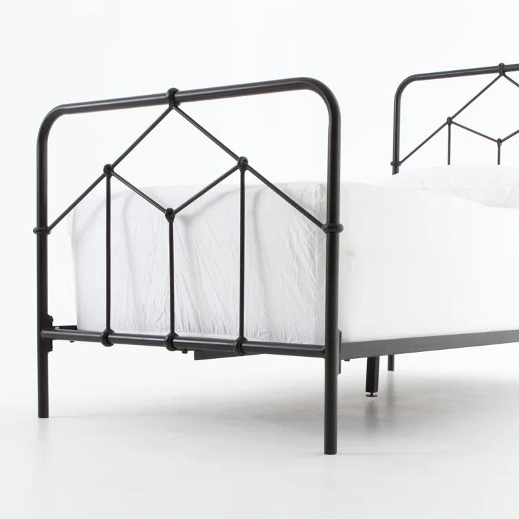 Maddie Bed - Black / Twin