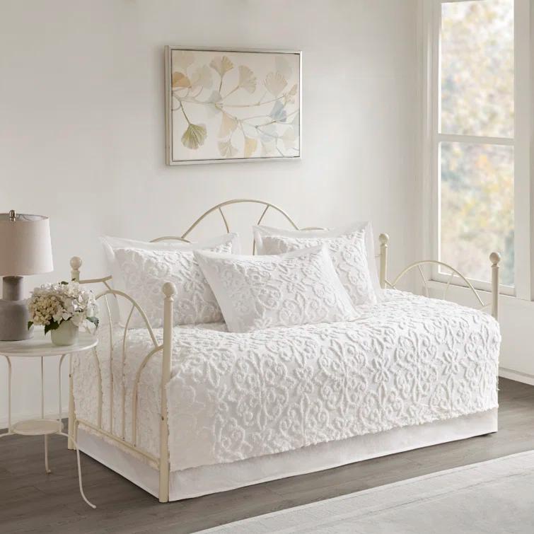 Kelly Clarkson Home Emberly 5 Piece Tufted Cotton Chenille Daybed Set