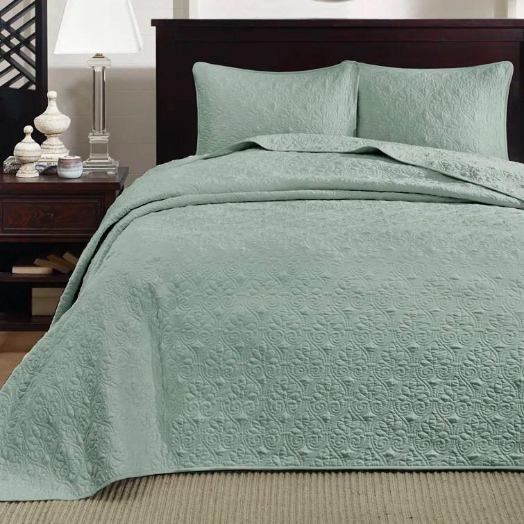 Quebec Reversible Bedspread Set