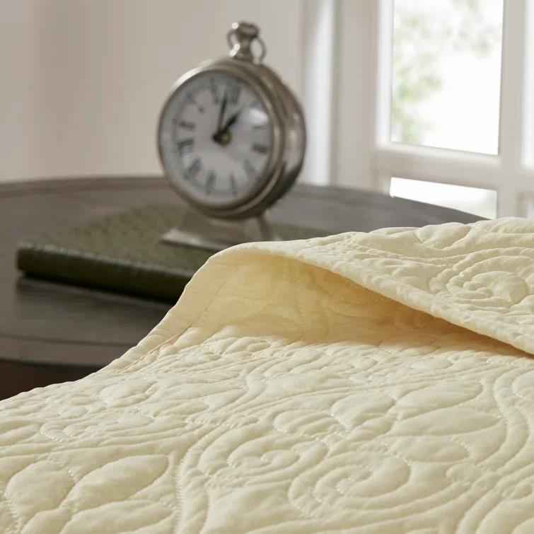 Quebec Reversible Bedspread Set