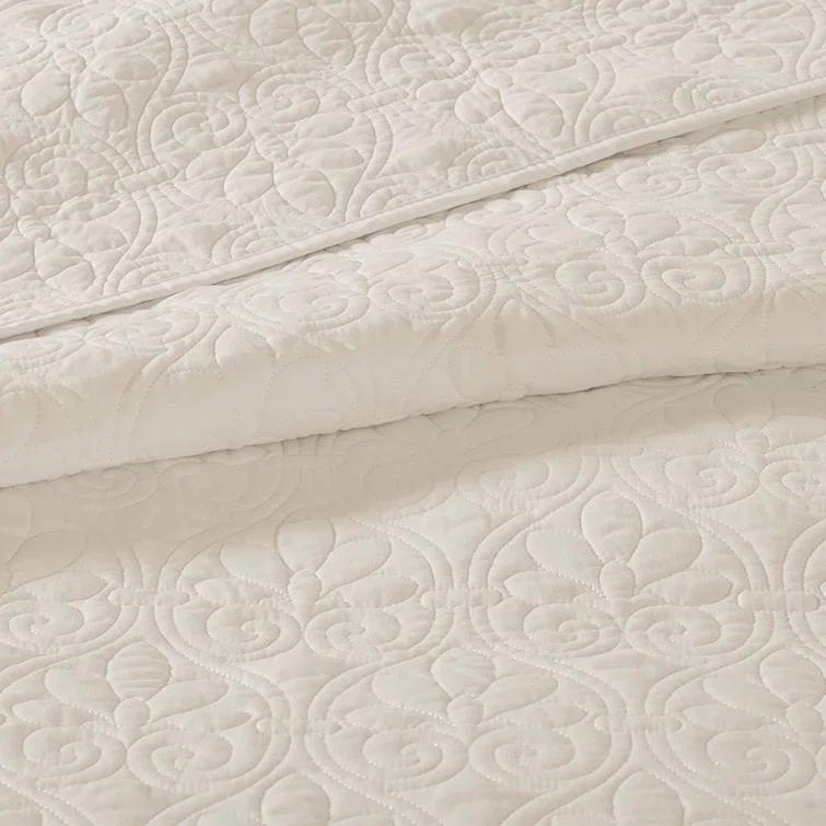 Quebec Reversible Bedspread Set