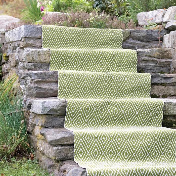 Diamond Sprout/White Handwoven Indoor/Outdoor Rug