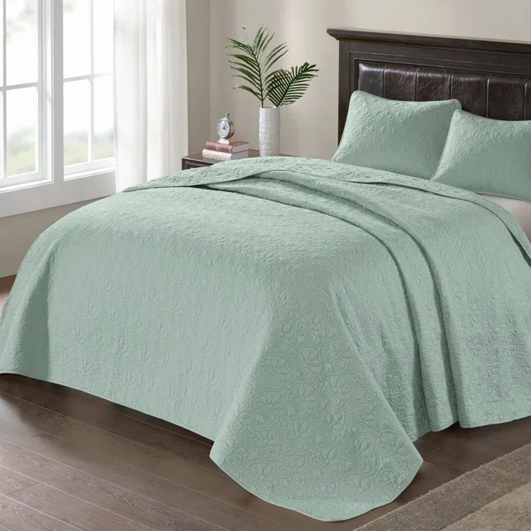 Quebec Reversible Bedspread Set