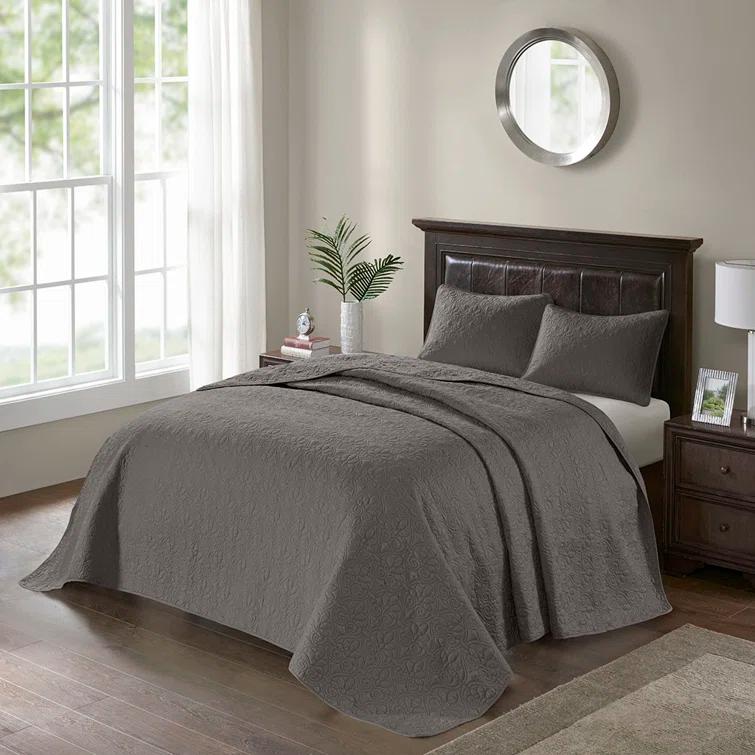 Quebec Reversible Bedspread Set