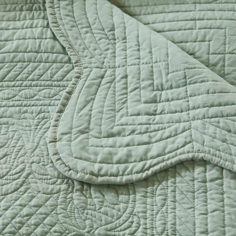 Madison Park Journey Oversized Quilted Throw with Scalloped Edges