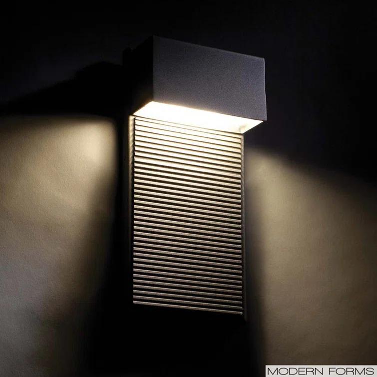 Hiline Aluminum LED Wall Light