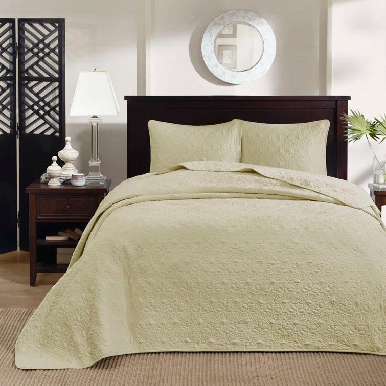 Quebec Reversible Bedspread Set