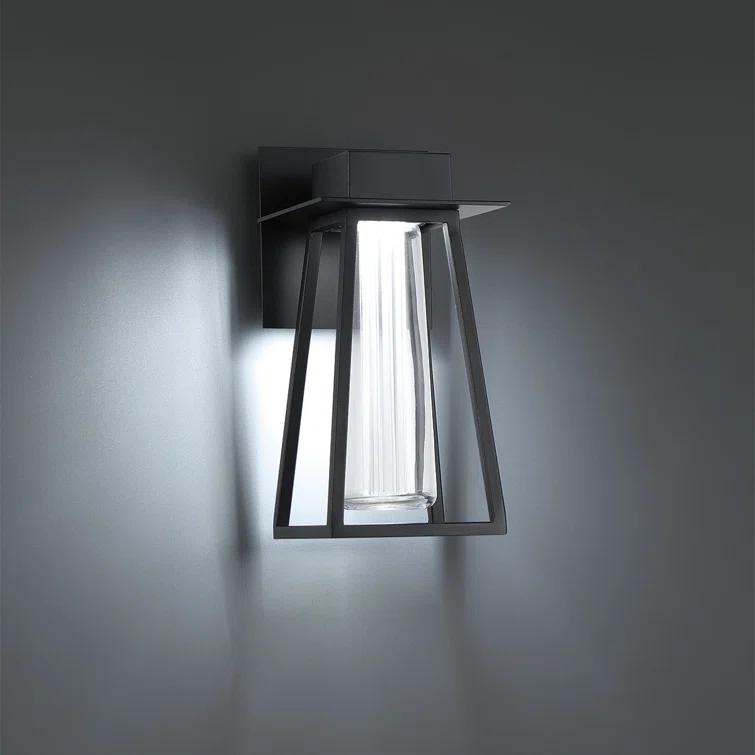 Avant Garde Aluminum LED Wall Light