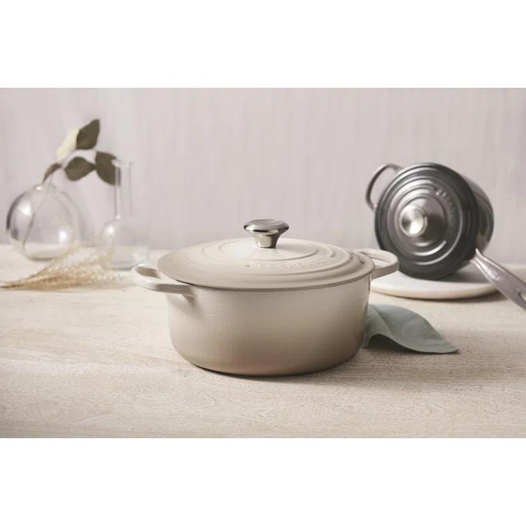 Le Creuset Signature Enameled Cast Iron Round Dutch Oven with Lid