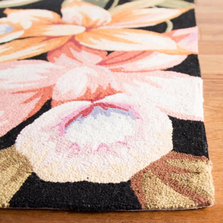 Hogle Hand Hooked Wool Pile Floral Rug