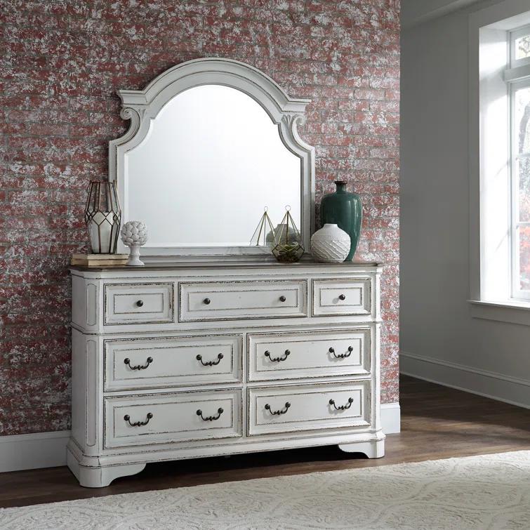 Magnolia Manor 7 Drawer Dresser