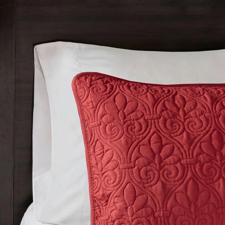 Quebec Reversible Quilt Set