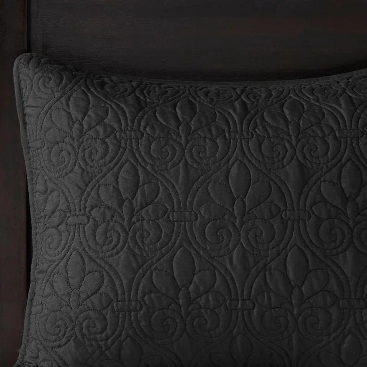 Quebec Reversible Quilt Set