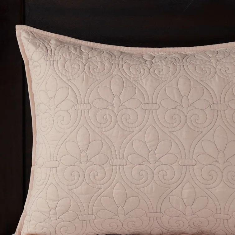 Quebec Reversible Quilt Set
