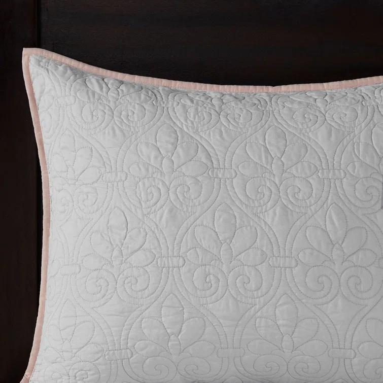 Quebec Reversible Quilt Set