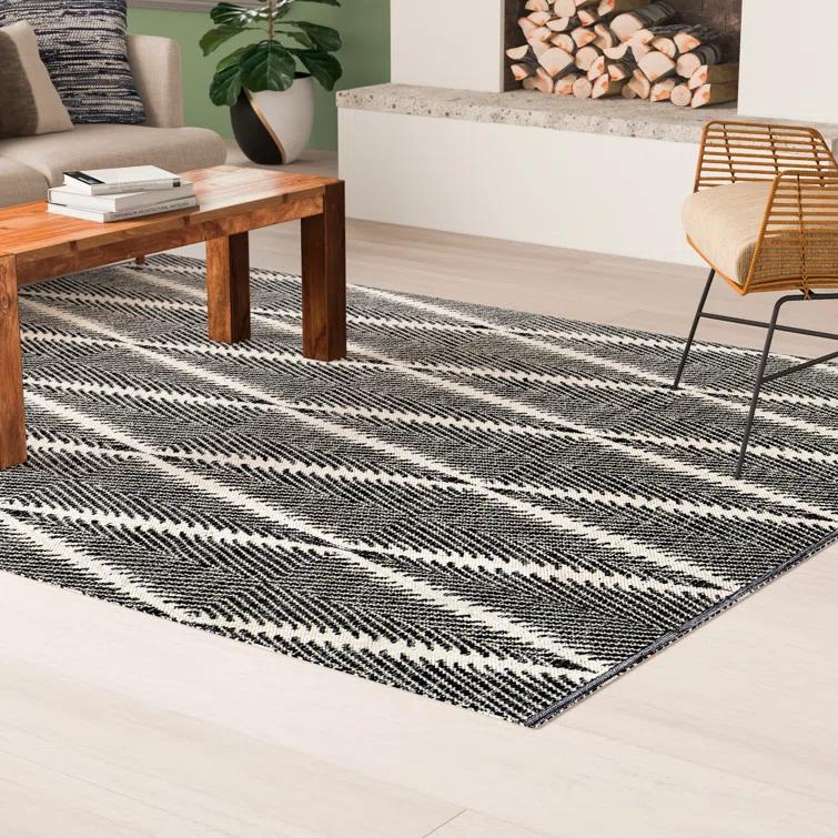 River Beacon Handwoven Indoor / Outdoor Rug by Erin Gates - 5' x 7'6"
