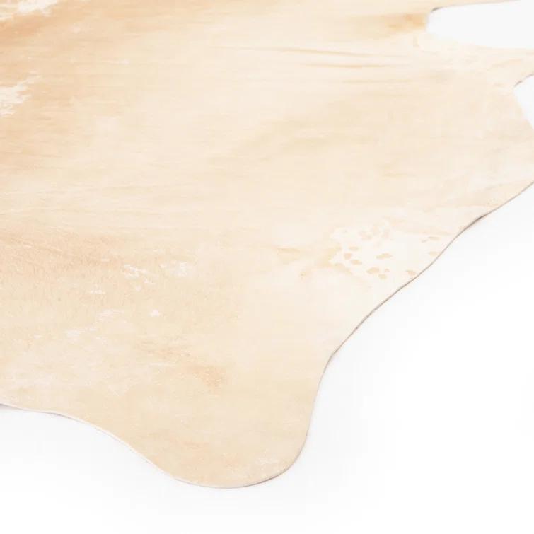 McFadden Cowhide Rug - Natural / 5' x 7'