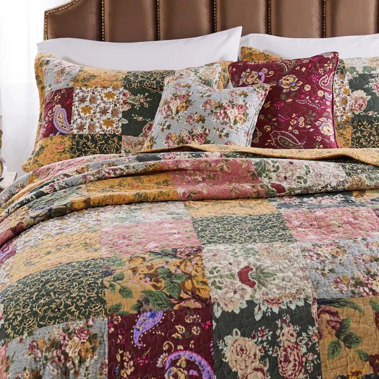 Antique Chic 100% Cotton Patchwork Reversible Quilt Set with Throw Pillows