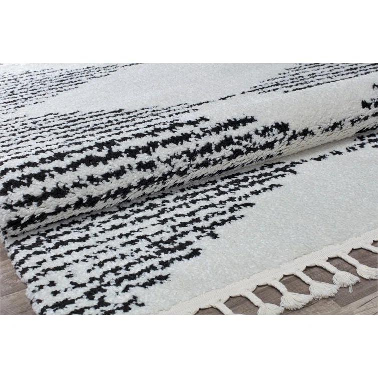 Qi Mason Shag Tribal Heath White Area Rug