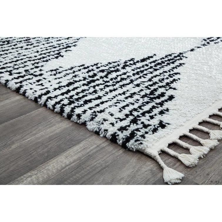 Qi Mason Shag Tribal Heath White Area Rug