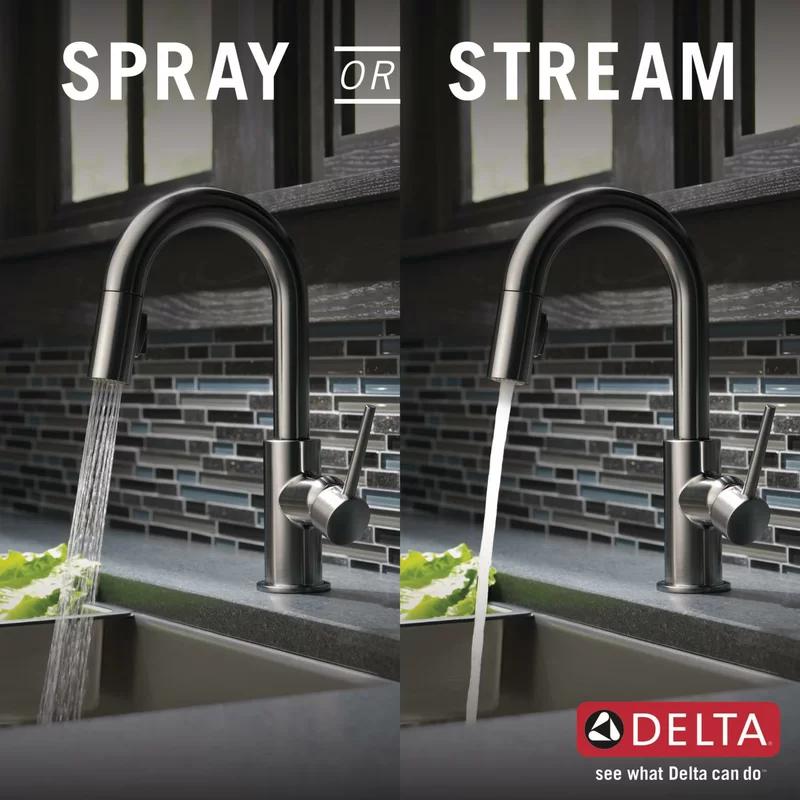Modern Deck Mounted Stainless Steel Pull-Out Spray Faucet