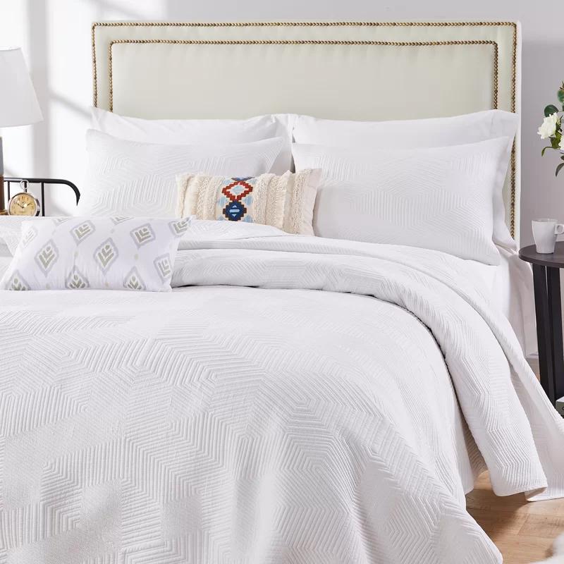 White Full Microfiber Reversible Quilt Set