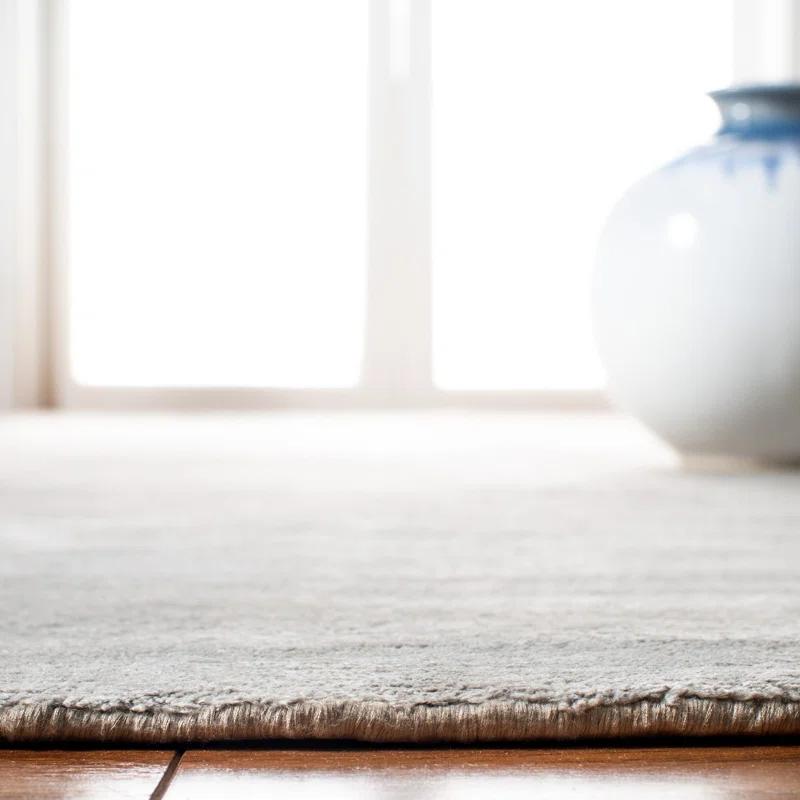 Silver Sky Hand-Knotted Viscose and Cotton Area Rug 4' x 6'