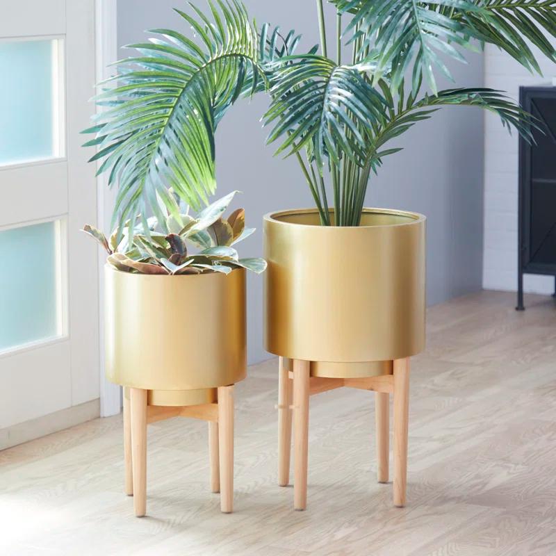 CosmoLiving by Cosmopolitan 2-Piece Black Metal Planter 24", 20"H