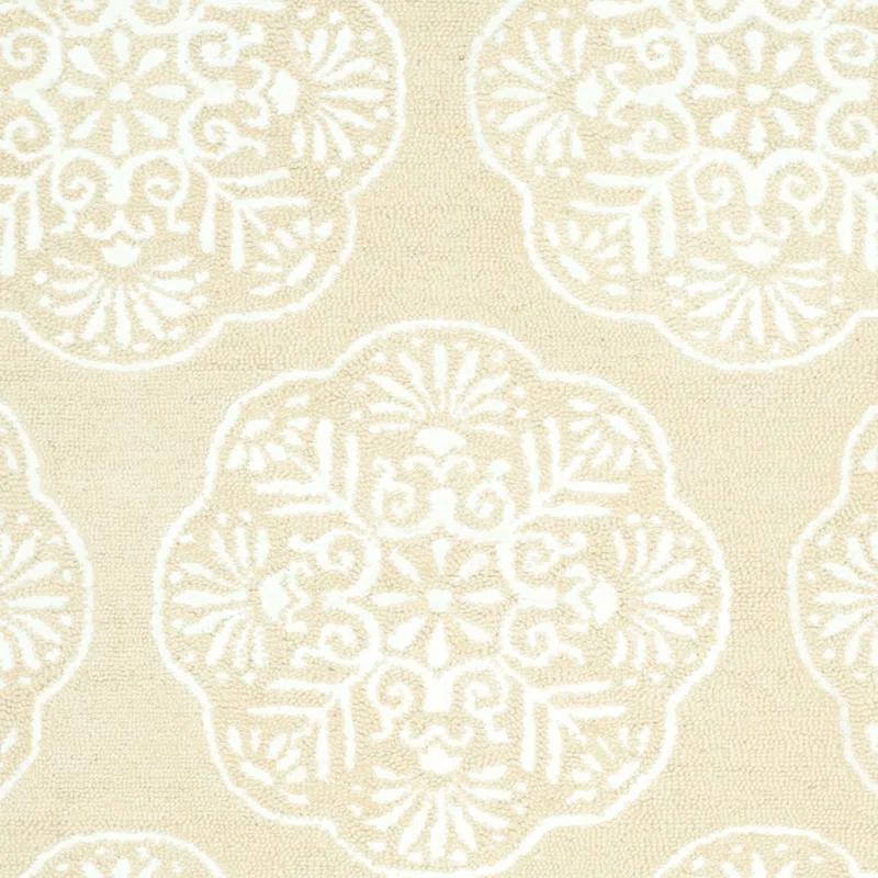 Safavieh Bella Hand Tufted Wool Floral Rug