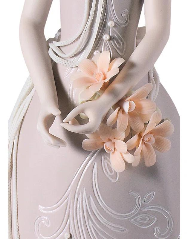Lladro Haute Allure Exclusive Model Woman Figurine