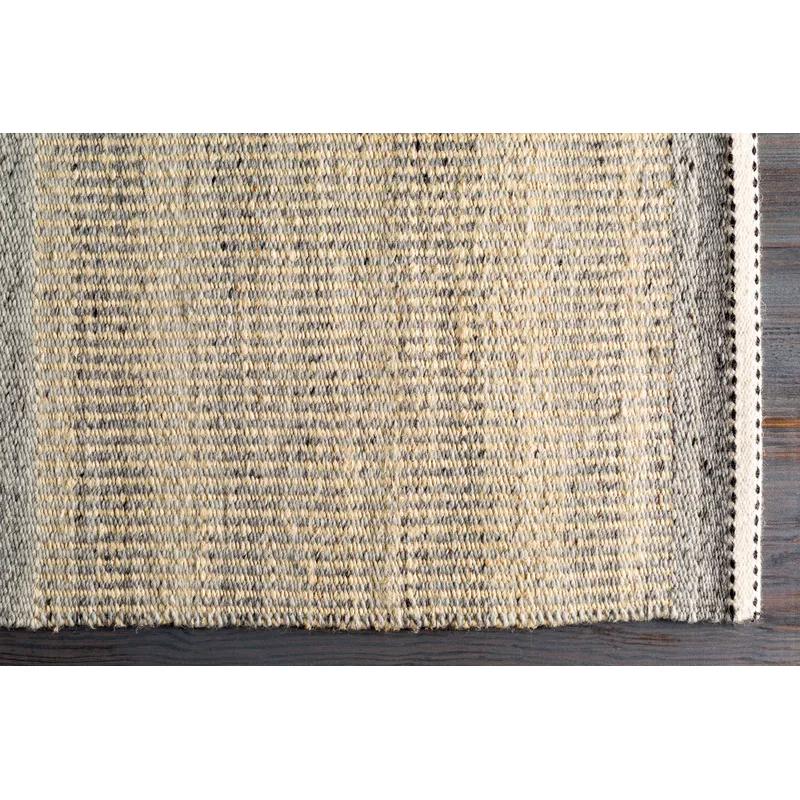 Handmade Gray Wool Blend 5' x 7' Easy Care Area Rug