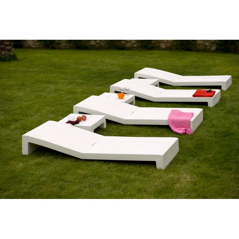 Jut Plastic/Resin Dining Table