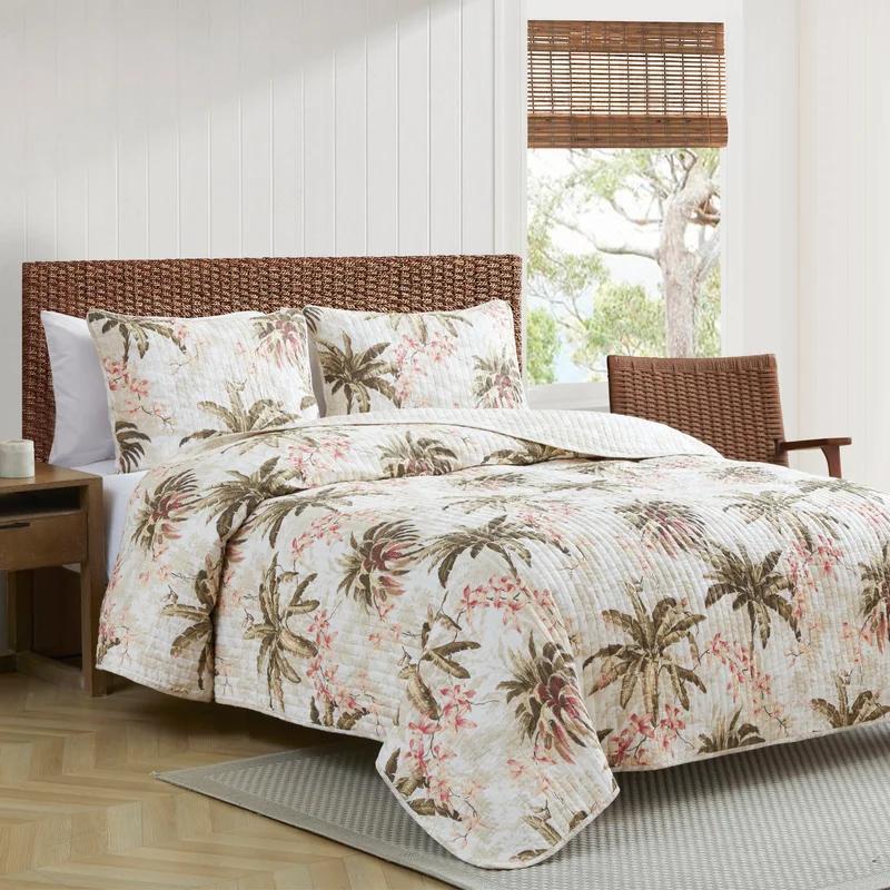Coastal King Cotton Quilt Set with Reversible White and Coral Design