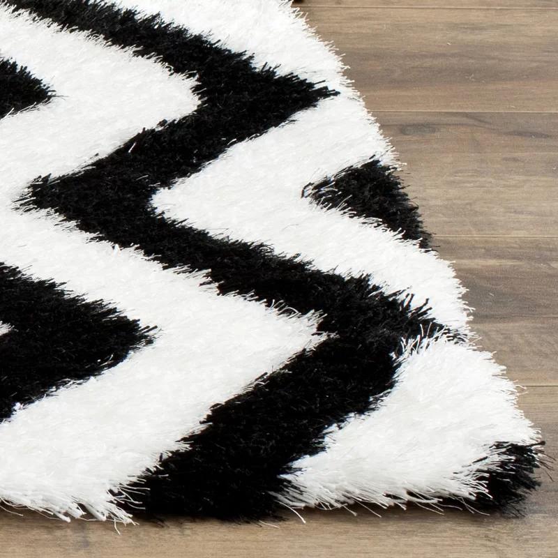 Barcelona Ivory/Black Handmade Shag Rug, 4' x 6', Geometric Design