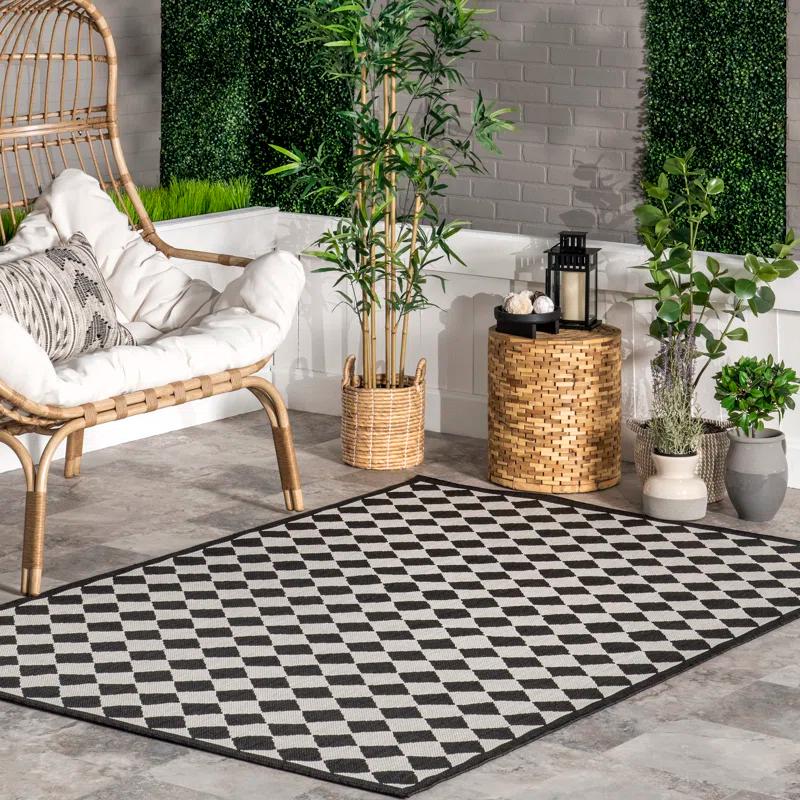 Regal Checkered Black and White Synthetic 5' x 8' Area Rug