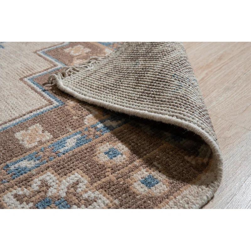 Bungalow Rose Exquisite Kiran Hand Knotted Wool Rug