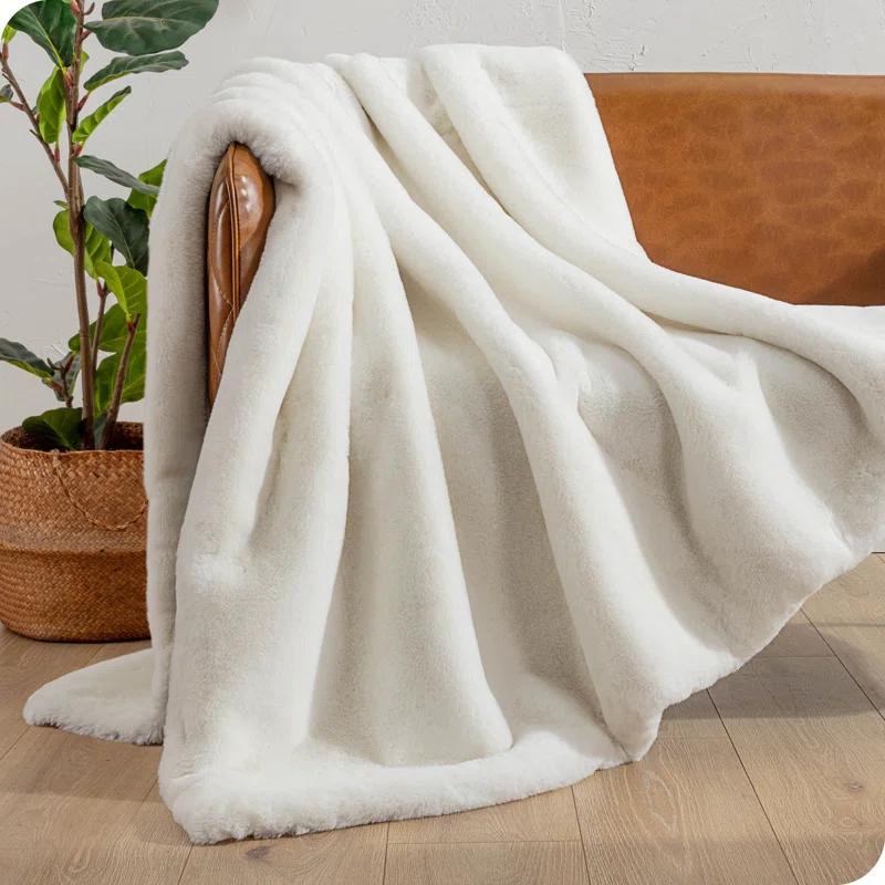 Luxurious White Faux Fur & Fleece Ultra Soft Throw Blanket